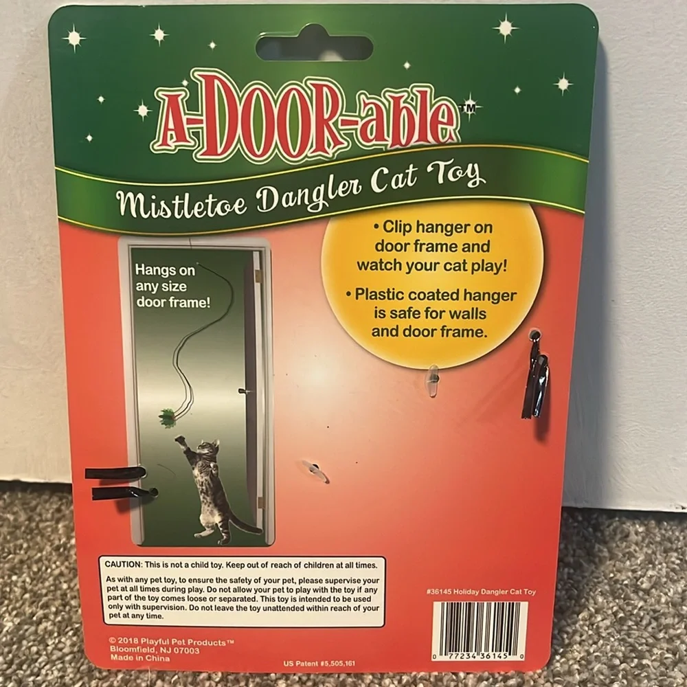 *NWT* A-DOOR-ABLE Mistletoe Dangler Cat Toy
